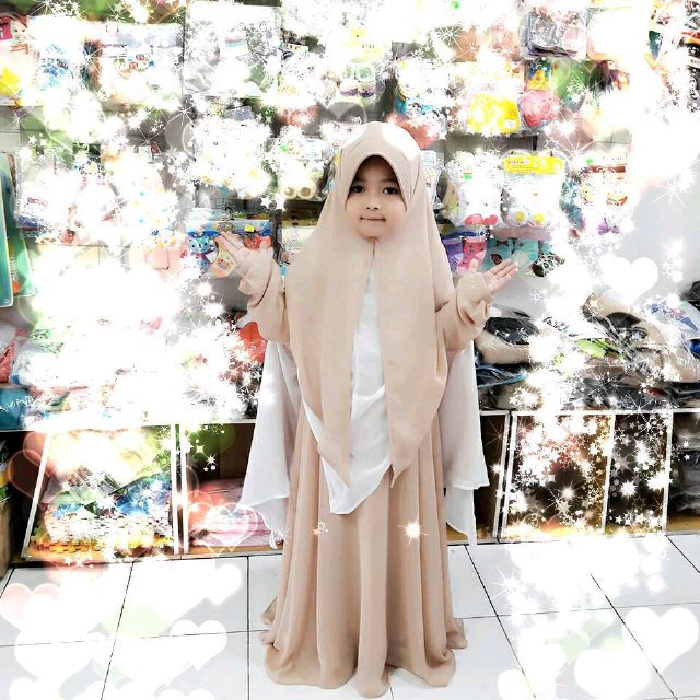 ade_ratihS's tweet photo. Edisi pertama masih sedikit buka PO jena syari anak Aura #majalahkartini @MajalahKartini @0dewipersik @MaiaEstianty https://t.co/piLmGtD8Ri