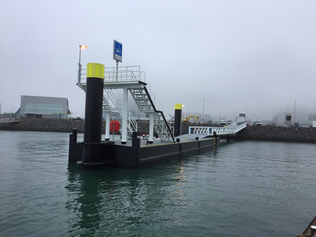 HavenRotterdam's tweet photo. Vrijdagochtend 23/12 is de nieuwe autoafzetplaats aan de @Maasvlakte_2 in gebruik genomen voor de @binnenvaart https://t.co/E0fToz8fBl