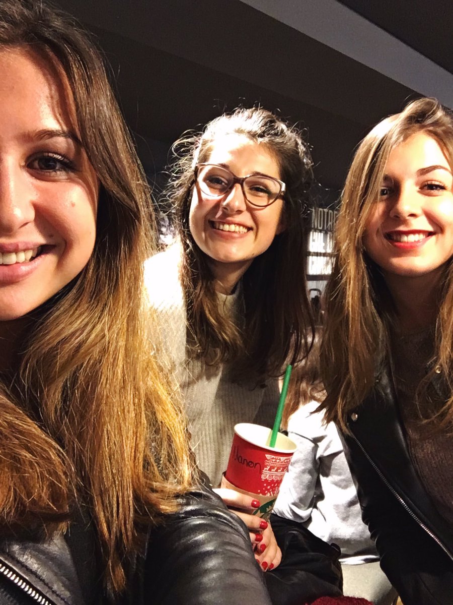 MManiou's tweet photo. ⭐️⛄️🎡🦌❄️❤ @MarieTessier16 @ManonFrayssinet https://t.co/1PYJZ005v4