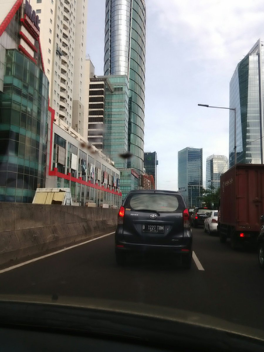 goestien2403's tweet photo. @lewatmana pamer nih diatas jl.layang ambas kuningan jaksel https://t.co/uVz2tdjzzR