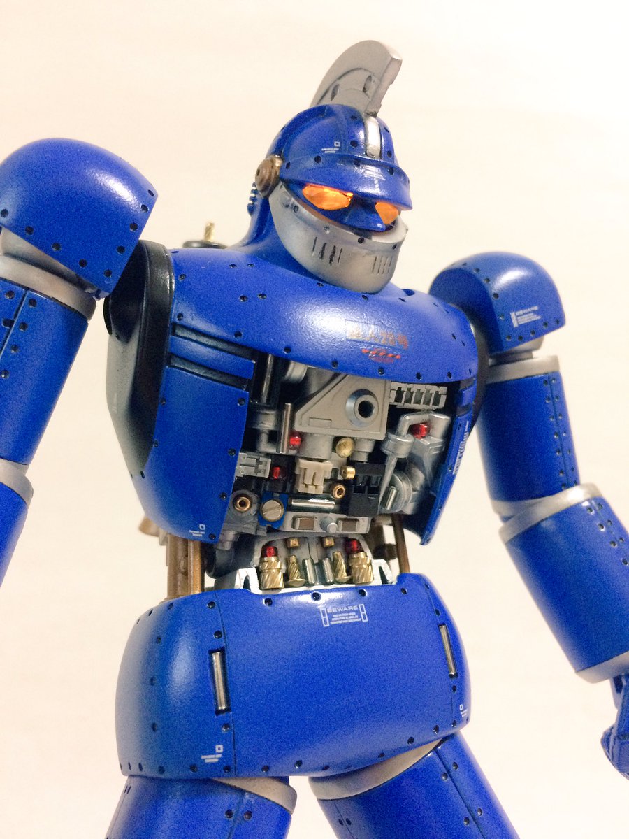 こじやん 太陽の使者鉄人28号完成しました スタイルを変更しミライトでグポンさせ腹部装甲を着脱式に内部構造をメカっぽく製作してみました 小学生の頃好きなアニメだったので懐かしさもあって楽しめました