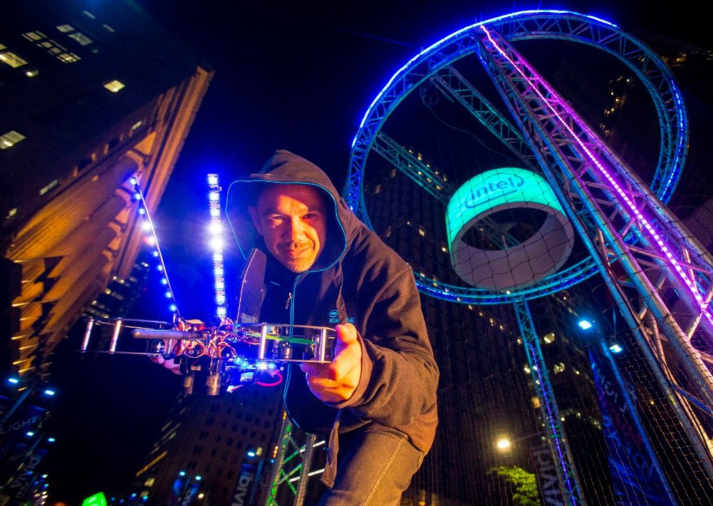 Vivid #Sydney Installation

#ProductActivation @Droneheadz 

bit.ly/Intel-Game-of-…