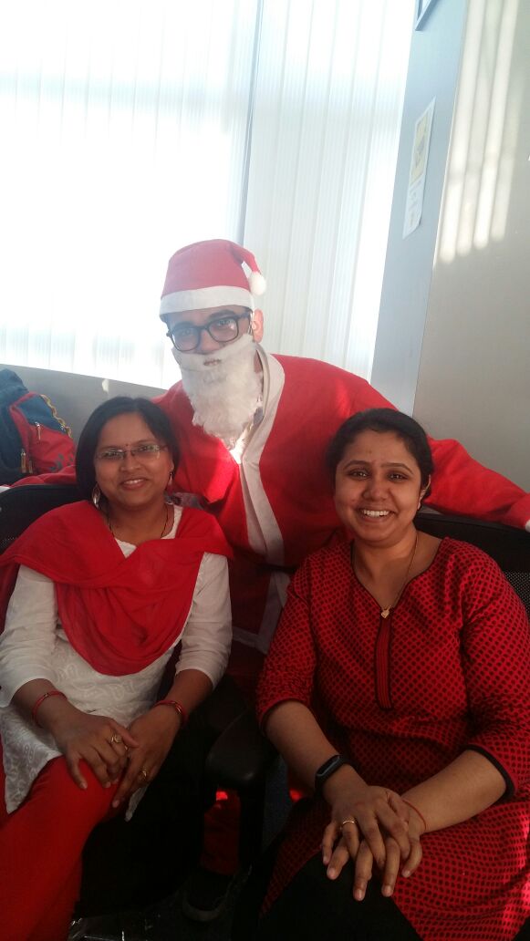 screenmagicMM's tweet photo. Is everyone getting excited for Christmas? Celebration at our office! #Christmas #OfficeXMasParty https://t.co/CSJLHATvOh