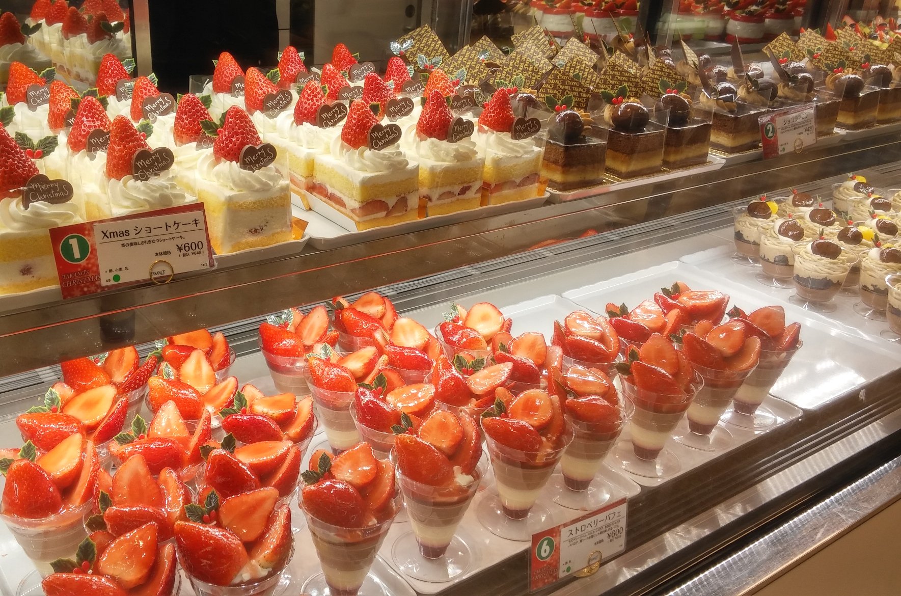 そごう大宮店 おいしいそうなカットケーキがずらり 新宿高野 人気のショートケーキ もまだまだ販売中 煌めくフルーツの乗ったカットケーキやホールケーキを店頭販売しています 本日12 23 金 は午後8時30分まで 数量限定で販売 ᵅ ᴈ ᵅ
