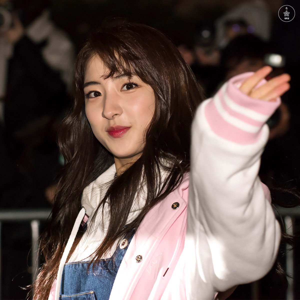Assist_Upload's tweet photo. 161223 뮤직뱅크 출근길 #wjsn #우주소녀 @WJSN_Cosmic #성소 #은서 https://t.co/IcLXbAjtYS