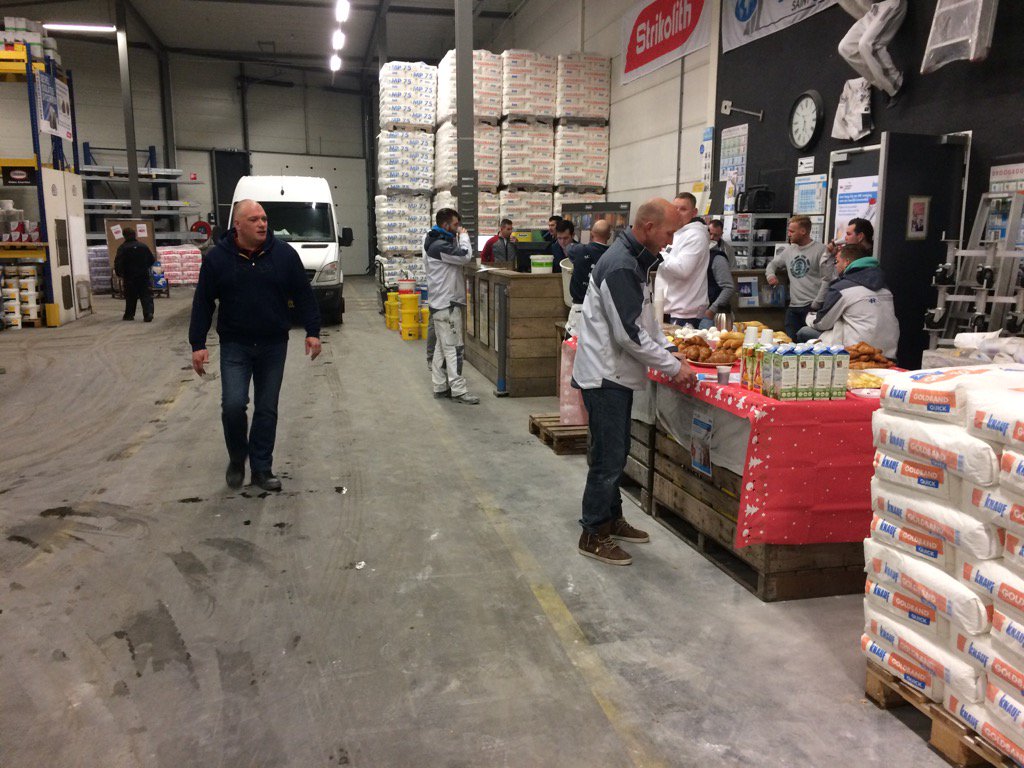 Ook bij @SIGSSDHG i.s.m. <a href="/KnaufNL/">Knauf NL</a> is het Kerstontbijt met gratis hoodies goed bezocht.
#traditie?