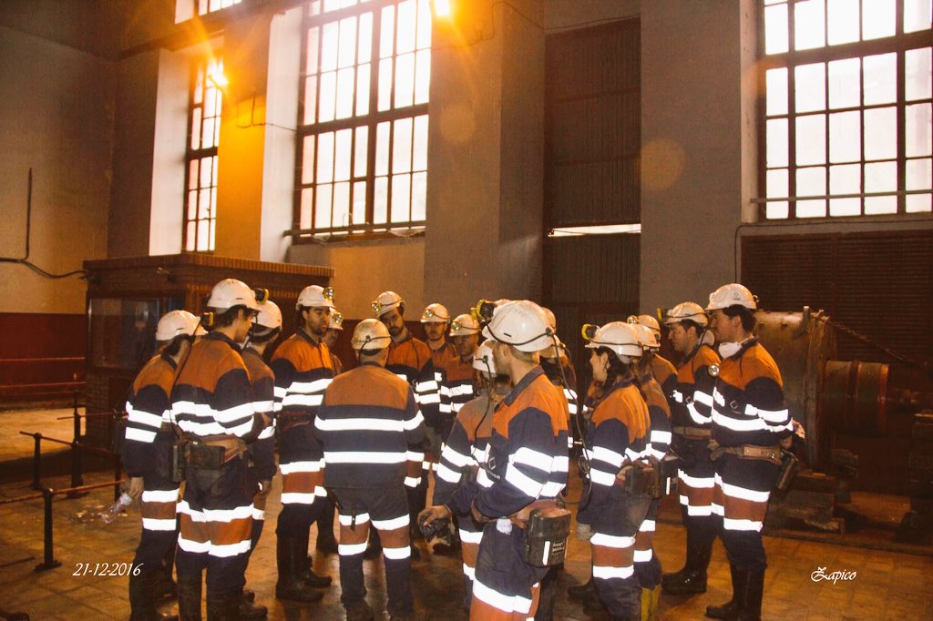 Visita a #HUNOSA
Pozo Sotón #Asturias
#estudiantes #Geología RecursosEnergéticos <a href="/minasenergiaupm/">minasenergiaupm</a> <a href="/La_UPM/">Universidad Politécnica de Madrid</a> #GIRECE