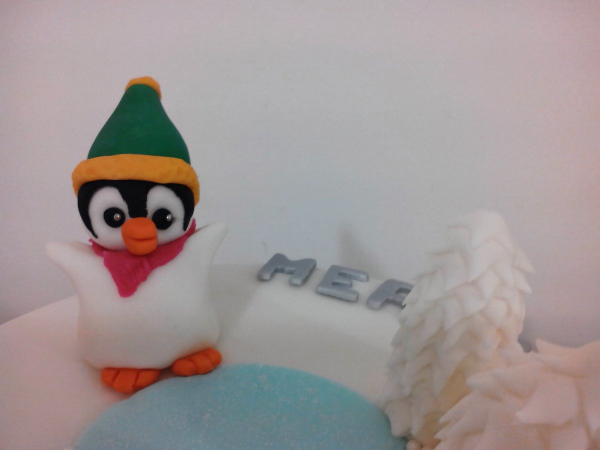 besprinkle_'s tweet photo. Just came up on my #GooglePhotos ... A cake made by @besprinkle_  two years ago #oldschool Friday https://t.co/psBlFXWS4q