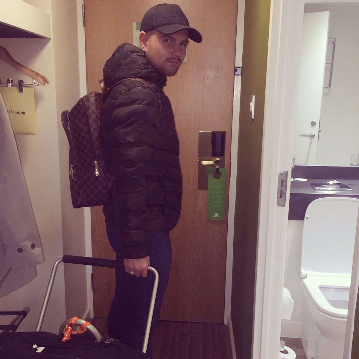 NYC here we come! Wishing you all a lovely Christmas love to you all ❤️ #ChristmasInNewYorkCity 🇺🇸✈️🗽🎄🎅🏻🍻 <a href="/ZoeGreen6/">Zoe Green</a> 😘