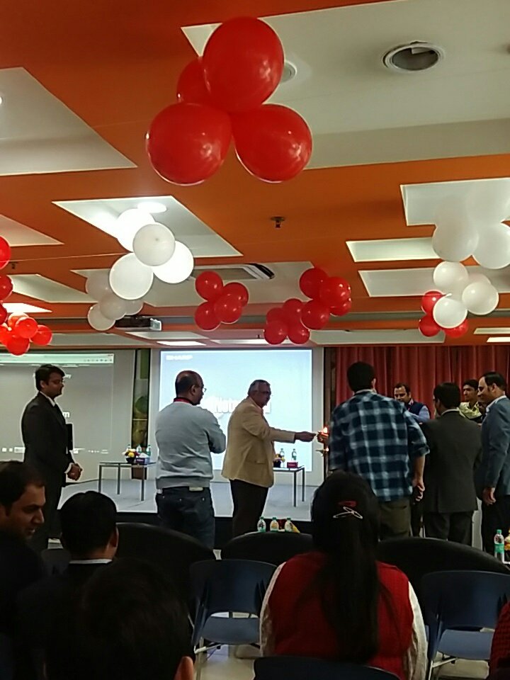 shkhwtYamini's tweet photo. The workshop for AI and Robotics has begun with lamp lighting ceremony. #noidalocationcouncil #techmahindra #aiandrobotics https://t.co/FjBKtB2bKx