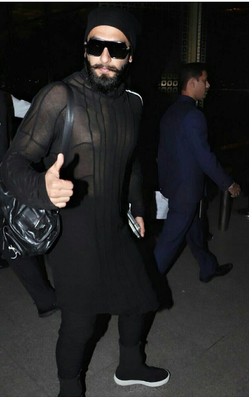 Eros Now on X: Leather jacket and turtleneck combo never looked so dapper.  #RanveerSingh, You charmer!😍😎 #ErosNow #bollywoodstars #deepikapadukone  #deepveer #bollywoodstylefile #bollywoodmovies  / X