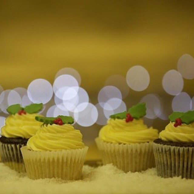 23PRLondon's tweet photo. Happy Christmas Eve Eve everyone! These beautiful and deliciously tasty cupcakes are courtesy of @VOBcakes - yum! https://t.co/nAIdap0lqj