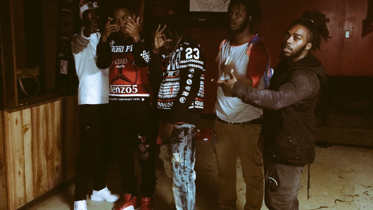 VilleLifeNC's tweet photo. @LottoSavage21 let's work homie #ViLLELiFE #Tre80 #DennyB
#BBA #GKB #PTL #UBN https://t.co/oiS9VcazfA