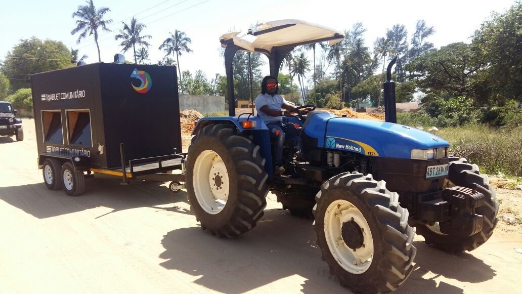 APO_source's tweet photo. #Tech #StartUp @KamaleonMoz developed a #Solar powered #CommunityTablet to bring #Internet access to #Rural #Africa https://t.co/HpoEgHIqHx https://t.co/stmLp9TKGU