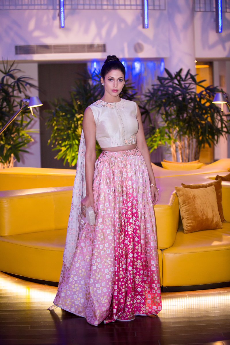 ashwinmawle's tweet photo. Stunning @Itslavanya slays in #iamdesign outfit by @StoreAnonym @TalashaHYD jewelry @abyanandita clutch 4 #GeminiTVAwards #styledbyashwin https://t.co/kKIx1a5m9W