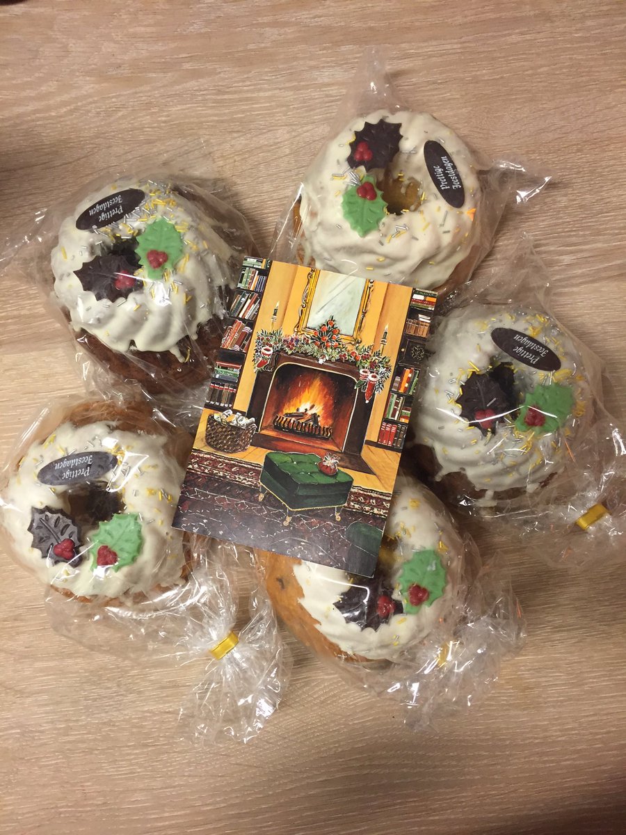StoutVoorU's tweet photo. Met sommige klanten hebben we wel een heel bijzondere (tul)band! Dank @domique Erg lief! https://t.co/z3WcCPqQN0