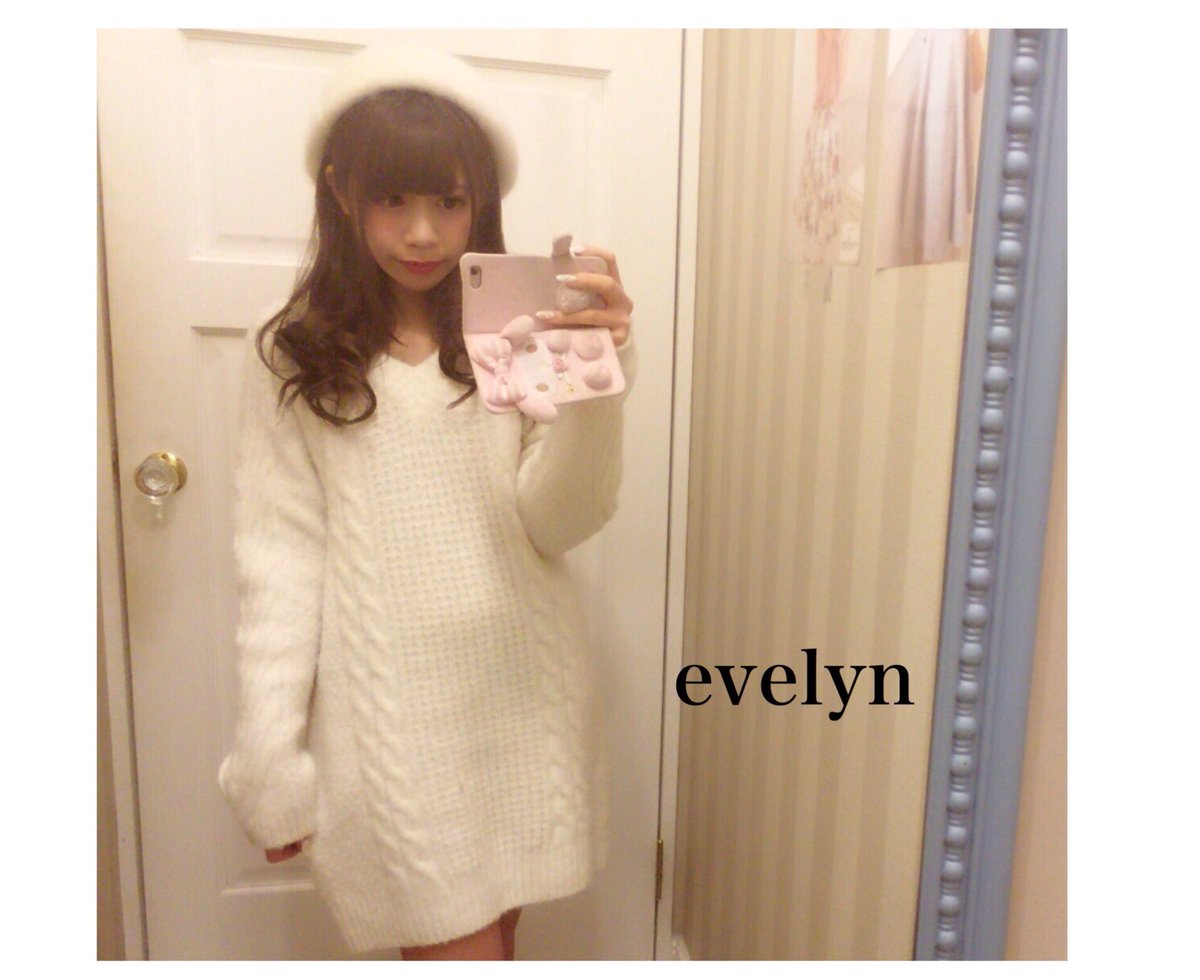 Evelyn V Tvittere Evelyn 大阪店 冬の王道コーデ 白のふわふわニットワンピは1枚で可愛く決まります 袖が少し長めなので萌え袖にも クリスマスデートなどにいかがでしょうかᙏ 6 900 税 着用スタッフ 149cm Https T Co Uj657tv0ie