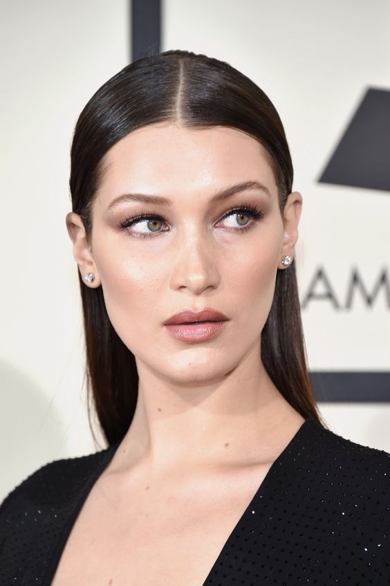BoxedBeauty's tweet photo. We're lovin' contouring right now! Use The Vintage Cosmetics Company Contour Brush Set for lines as amazing as Bella Hadid! https://t.co/XJcqNVpnx5