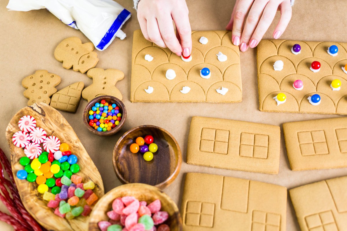 Ice cream cone trees, candy cane driveways and licorice lights! RT if you have a #gingerbread house #contest this #season!