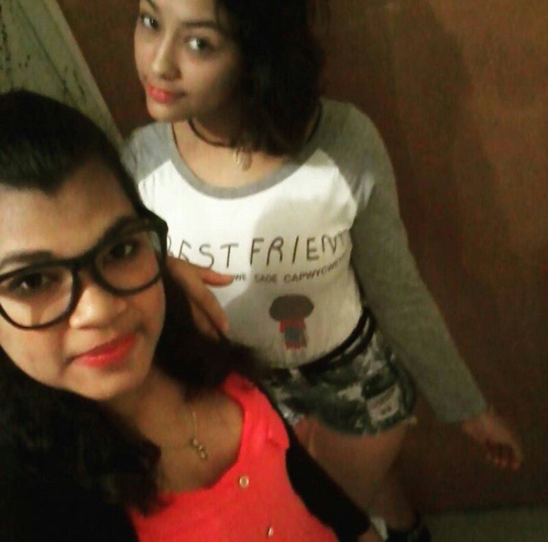 paola_bonillo's tweet photo. Baila que la noche es tuya que el ritmo influya ponle picante que el amor fluya😝🎧🎤
#23Dic
#BuenViernes
#Selifies https://t.co/CfIYXkGI4h