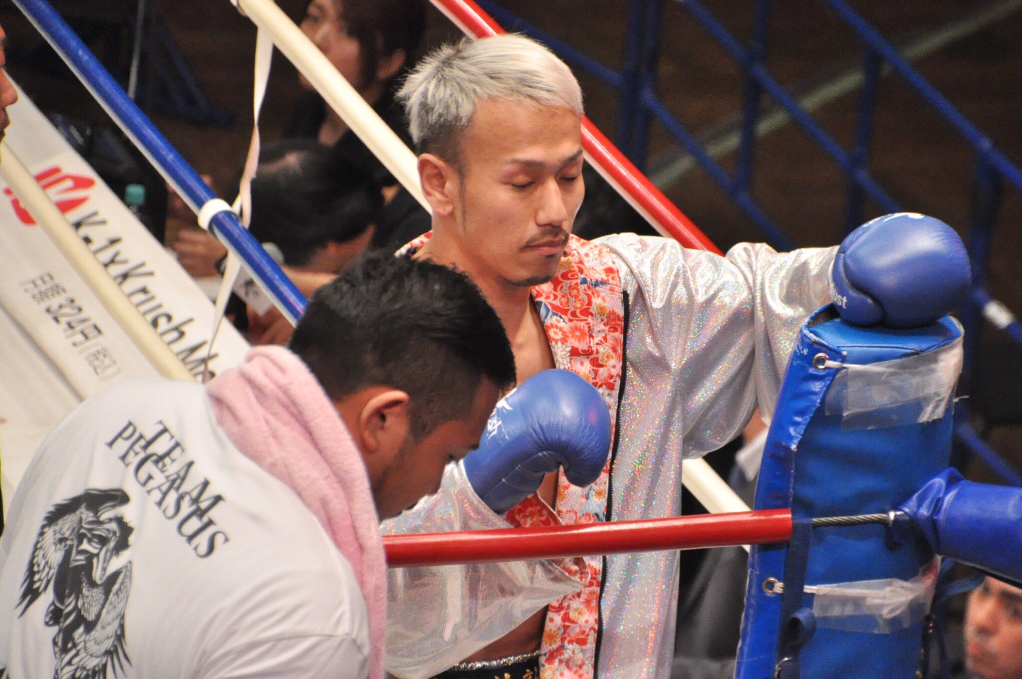 Emanon Pa Twitter オープニング第3試合 63kg Fight 3分3r 石川祐樹選手 K 1ジム シルバーウルフ Vs将 Masa 選手 K 1ジム総本部チームペガサス 石川選手が体重オーバーで1点減点 グローブハンデ ファイトマネー50 減額 3か月出場制限で試合開始 Krush71