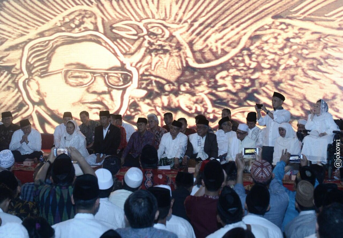 Akhir2 ini ada kelompok memaksakan kehendak, mengabaikan kemajemukan. Kalau masih ada Gus Dur pasti kita diledek "kayak anak TK" saja -Jkw