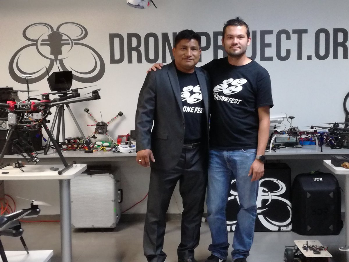 RichardNavG's tweet photo. En el Primer Laboratorio de Drones de @DroneProjectMX en el @GuadalajaraCSW https://t.co/triHkaIlvT