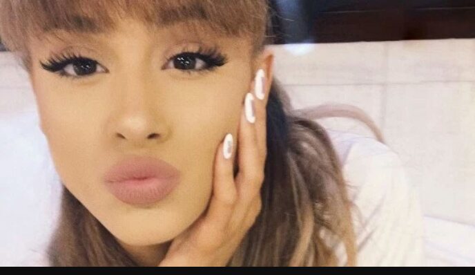 SexySluttyAri's tweet photo. Love you babes 😘😘 I'll see you tonight https://t.co/lG6O936uQX