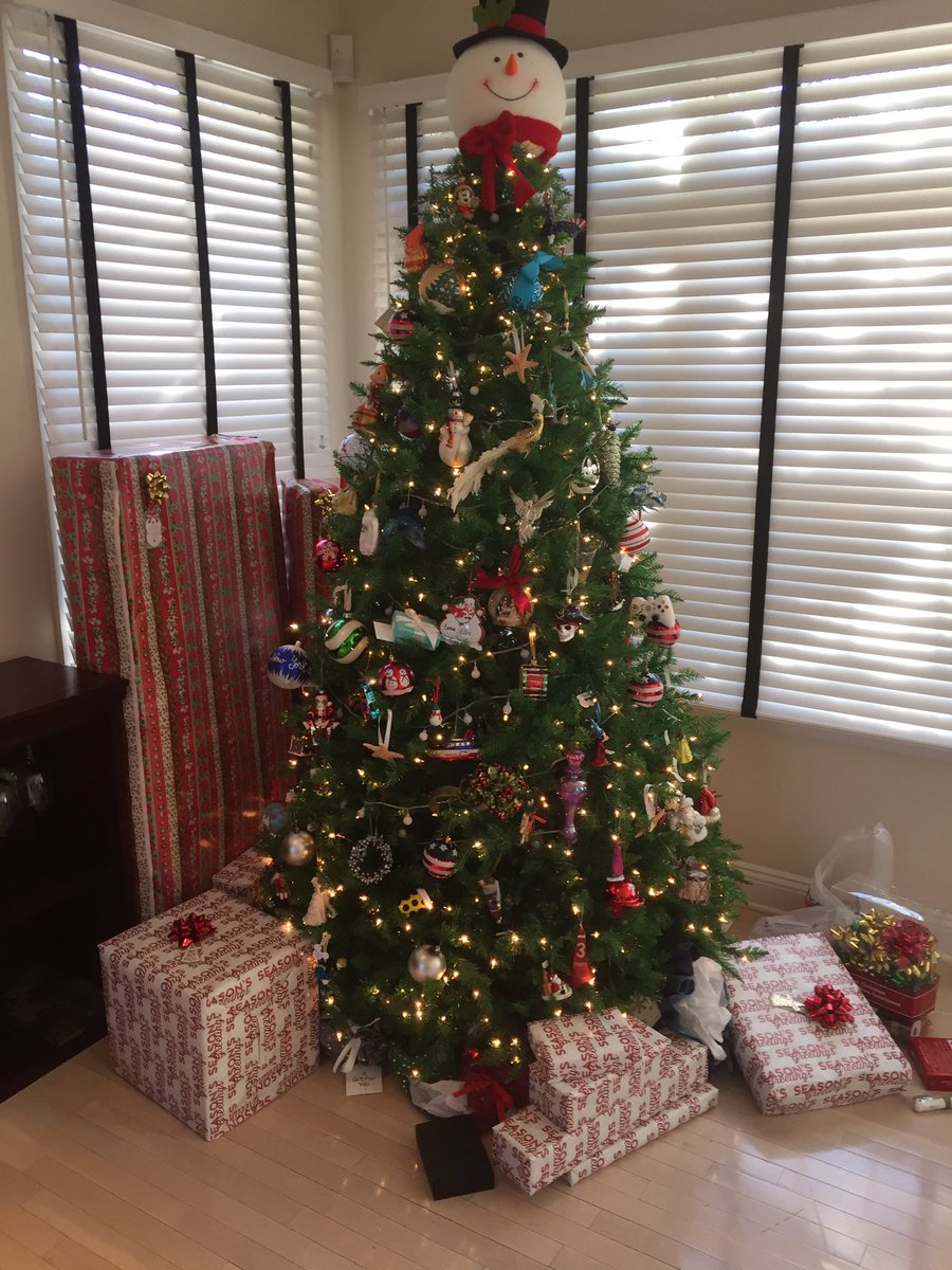 JunarioS's tweet photo. #MerryChristmasYaFilthyAnimal from #junarios #HolidayBakingChampionship #HolidaysAreComing #holidayspirit #FridayFeeling https://t.co/kUEFbBZ7i1