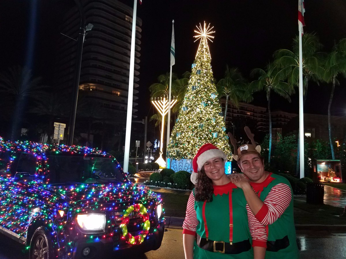 THE305GUY's tweet photo. On the 5th night before Christmas the #786CHICK &amp; #305GUY #ChristmasCar wished the residents of #BalHarbour a happy &amp; bright holiday season! https://t.co/keHeLwKD3e