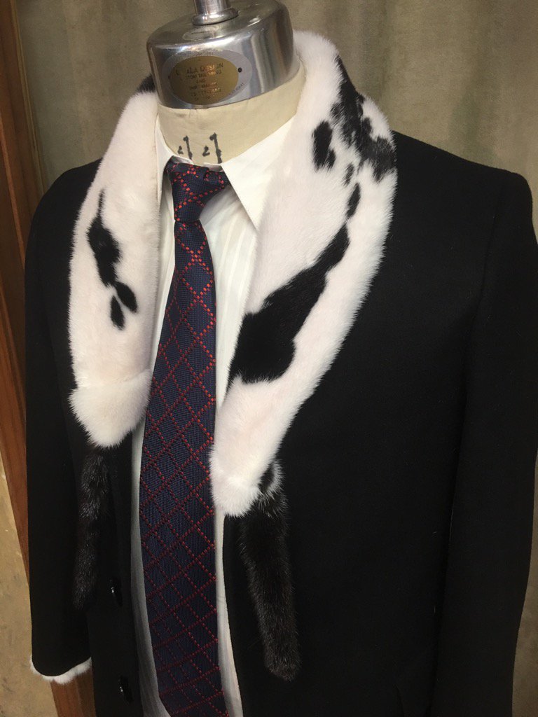 LacalaDesign's tweet image. Happy Holidays from the Lacala Design Family to all our beautifully dressed clientele. #mink #fallfashion #Lacala