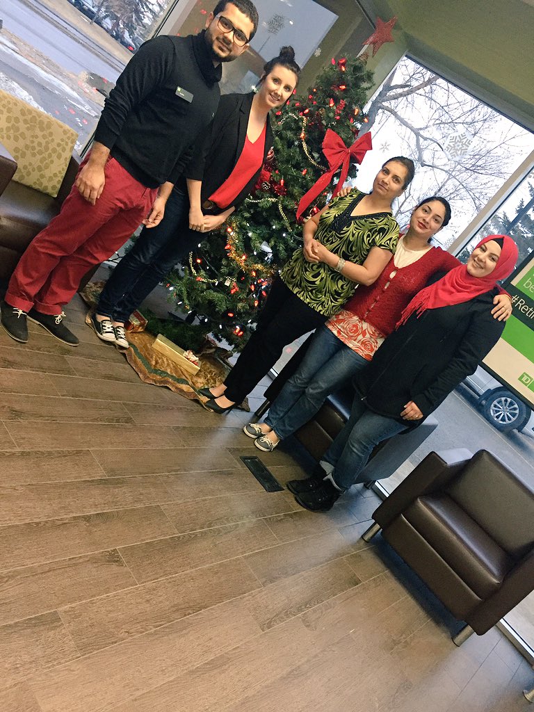 Such good looking staff all dressed and festive!!🎄🎉 <a href="/soodr2/">Rohit</a> @RussAnderson_TD @TDCT293 <a href="/daniellejperron/">Danielle Perron</a> @BrianGervais_TD @absmitherz