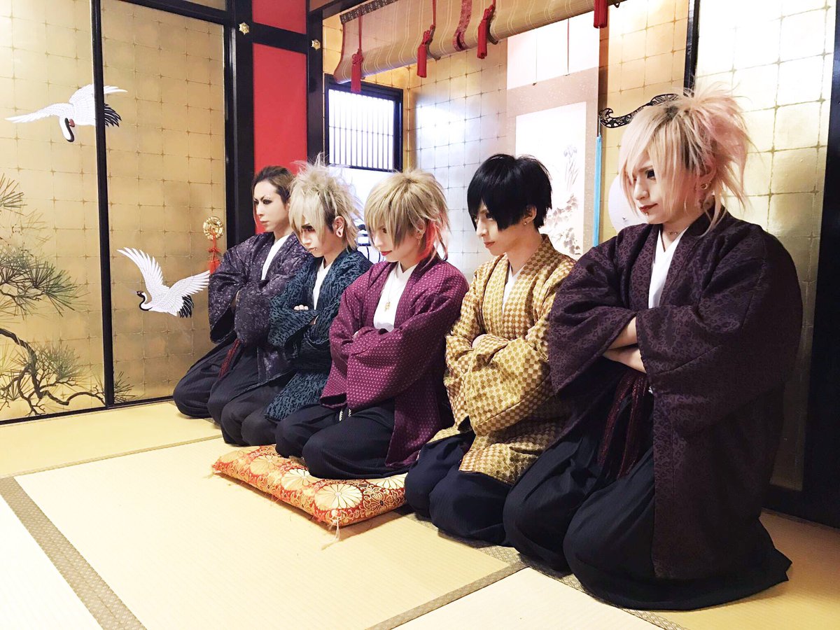 福袋とチェキ用に袴オリジナルで作ってもろた👘チェキは26日22時発売