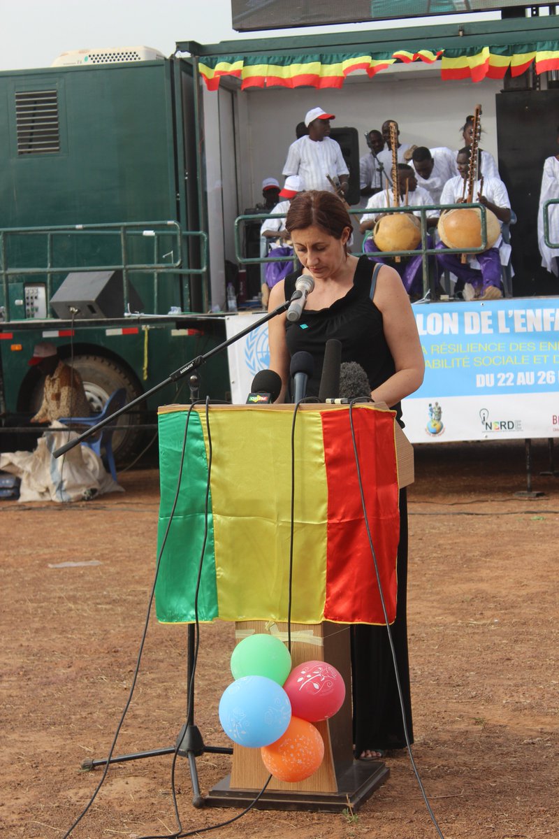 unicefmali's tweet photo. #SEBA2016 Cérémonie d'ouverture de la 2e Edition avec la Première Dame et les partenaires de la Cité ds Enfants.#EveryChildCounts https://t.co/ZsFBOxlaTy