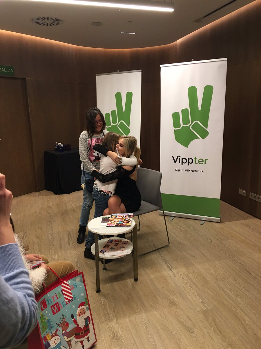 VaLuZenere's tweet photo. Fue un placer conocerlos. Muchas gracias por todo ❤️ ya volveré a España. @Vippter_oficial son lo maaas https://t.co/dbTZBBvZV6