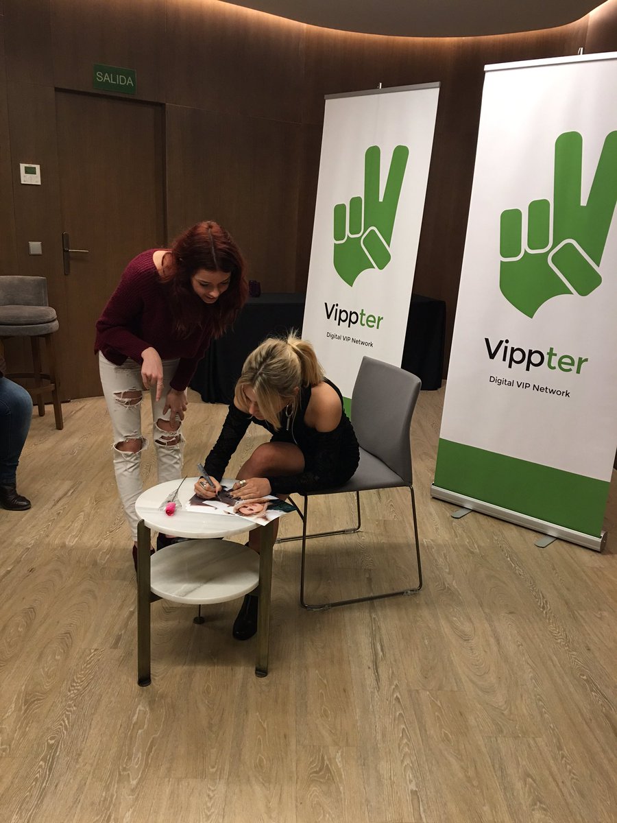 VaLuZenere's tweet photo. Fue un placer conocerlos. Muchas gracias por todo ❤️ ya volveré a España. @Vippter_oficial son lo maaas https://t.co/dbTZBBvZV6