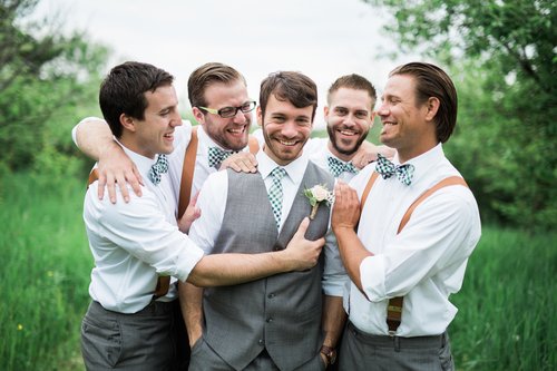 WeddingWire's tweet image. 11 little things grooms can do to make their #weddingday easier: ow.ly/n8Ny307jvXg {Rockhill Studio}