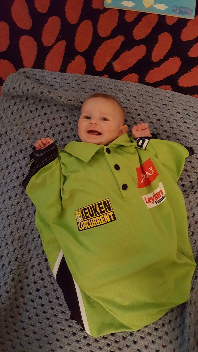 willlester37's tweet photo. My son Elliot - only 4 months old but a massive MVG fan #lovethedarts #DoTheMVG https://t.co/gc1b2h9Ou5