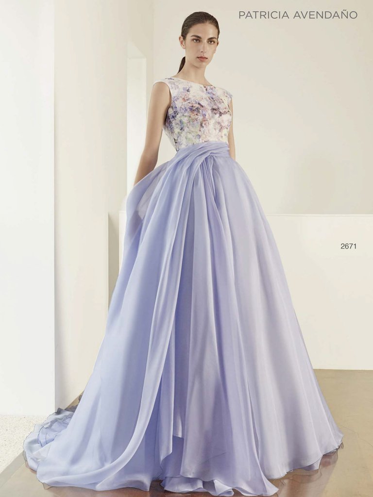 Una de las tendencias en moda nupcial esta temporada ¡es apostar por el color!
patriciaavendano.com