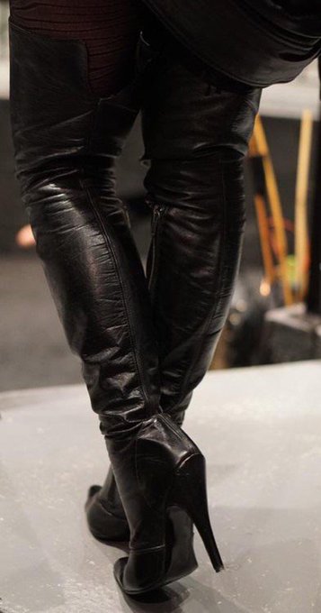 My thigh high Leather boots.... love them ....... https://t.co/UKRctQDMzH