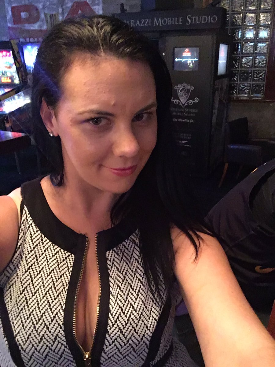 Sairs_05's tweet photo. Drinks in Balmain 🙌🏼🙌🏼#StandardSelfie https://t.co/76y3KPY89H