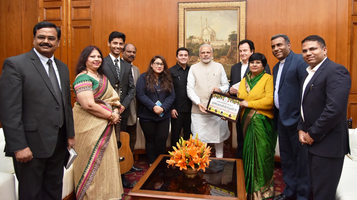 narendramodi's tweet photo. I thank the delegation of Rashtriya Isai Mahasangh for their Christmas greetings. https://t.co/Jne8BwprG7