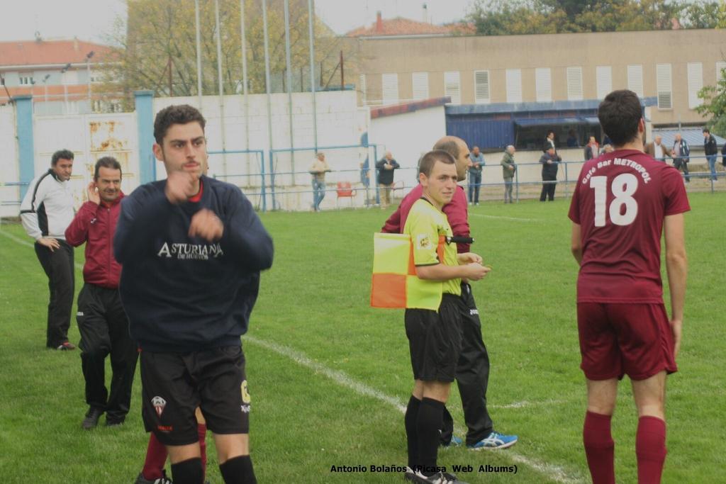 honor_fc's tweet photo. Ya tenemos a nuestro fichaje estrella calentando @A_lopez_1 ,el cargamento de pitones ha llegado a tiempo y ha descolgado los guantes, HONOR https://t.co/vWbVPWGEFz