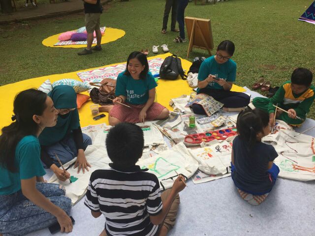plasticdietid's tweet photo. Terima kasih @LeafPlus &amp; @HiddenParkID atas kolaborasinya bersama #DietKantongPlastik di Kb. Bibit, Tebet, Jakarta. https://t.co/2bkzM41MTi