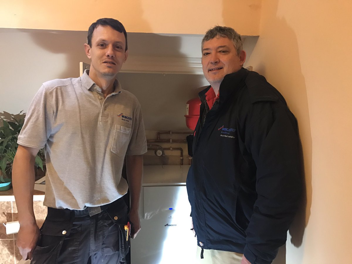 GarethWHeating's tweet photo. Our last boiler of the year @WorcesterBosch An incredible 440 Highflow inc 10 year guarantee @Checkatrade 🎄 @WhichTraders #Worcesterselfie https://t.co/yR5X3HRuzT