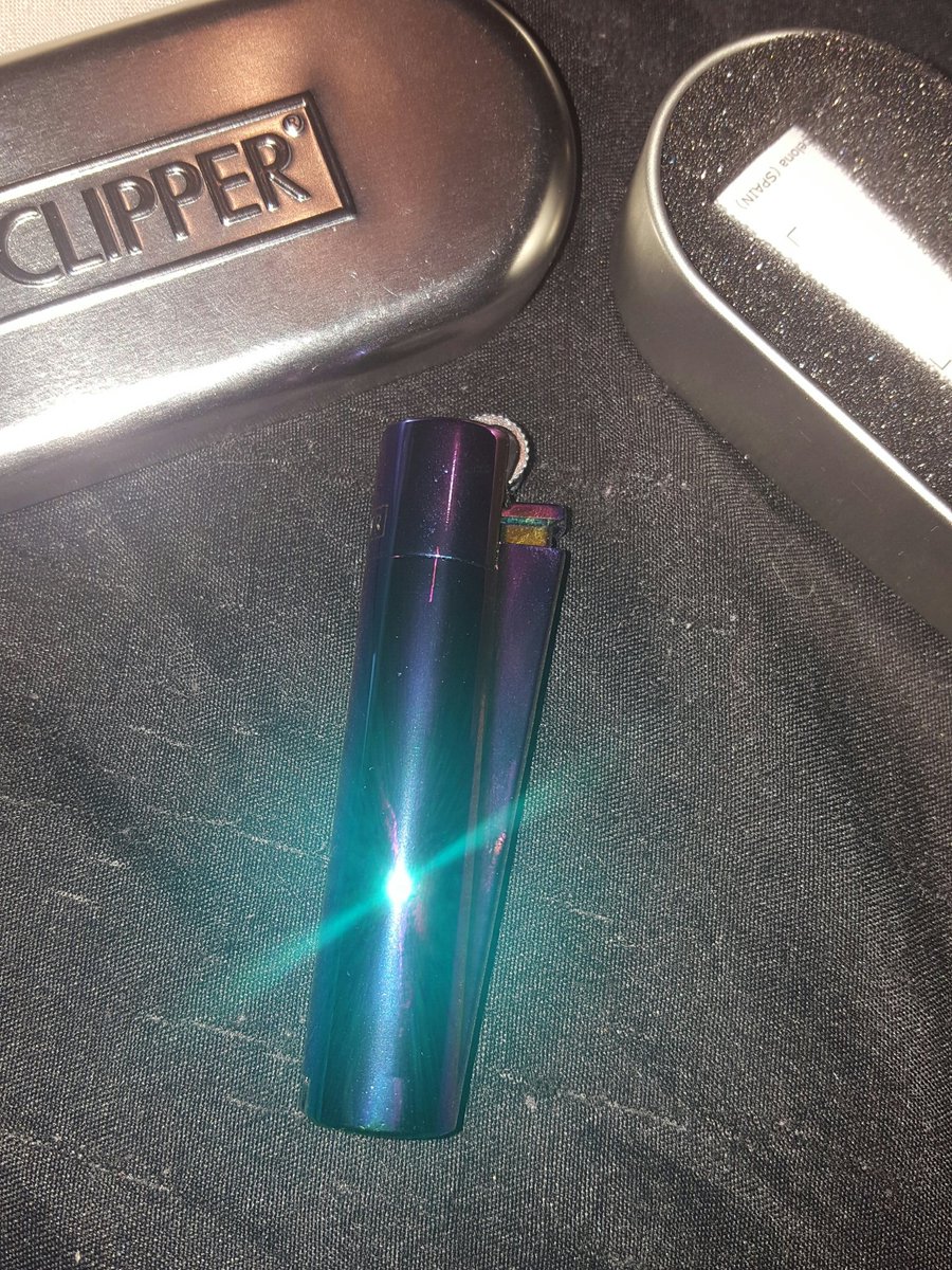 ThatPurson's tweet image. Got my friend this clipper for her birthday...debating on whether to keep it or give it to her 😂 it's so pretty...