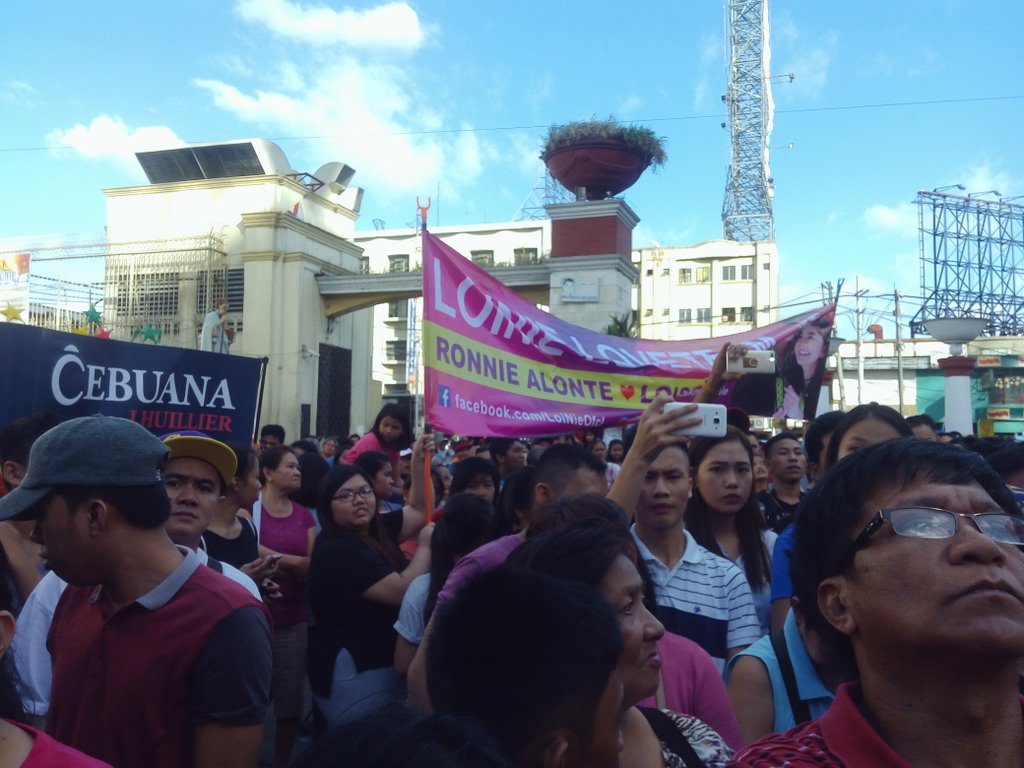 MoonBiatch's tweet photo. Thank you LoiNie fans sa love at support niyo kay @iamr2alonte kanina sa #MMFFParadeOfStars2016 at kay beh @iamAndalioLoisa hehe! @RBchanco https://t.co/dI7x8ADAM4