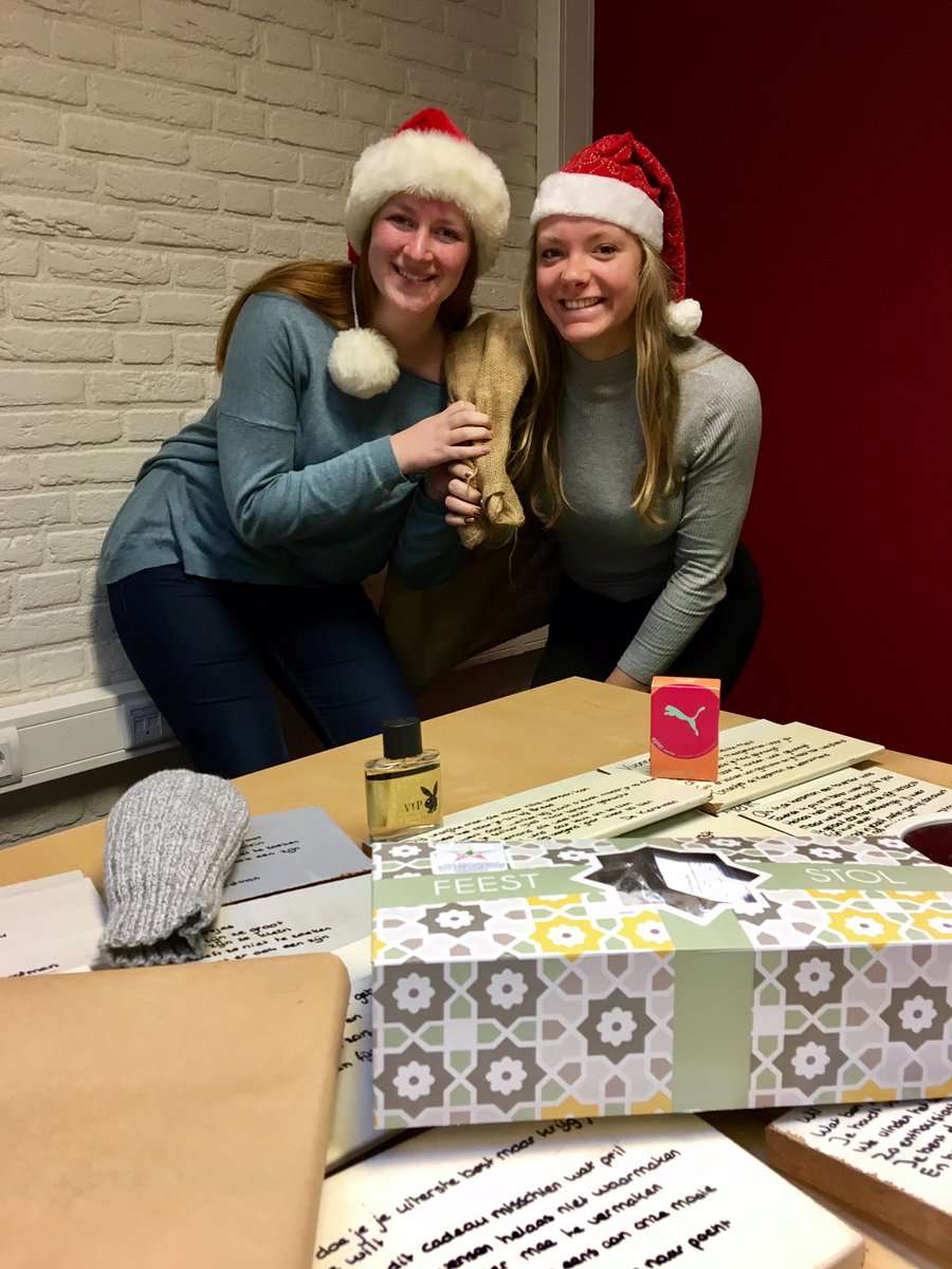 Stagiaires #PMT <a href="/HANnl/">HAN University of Applied Sciences (HAN)</a> regelen 19 kados voor cliënten #RIBW! Geweldig en ik zeg geslaagd voor vak #ondernemerschap! <a href="/edwintenholte/">Edwin ten Holte</a> <a href="/rikahop/">Rika Hop</a>