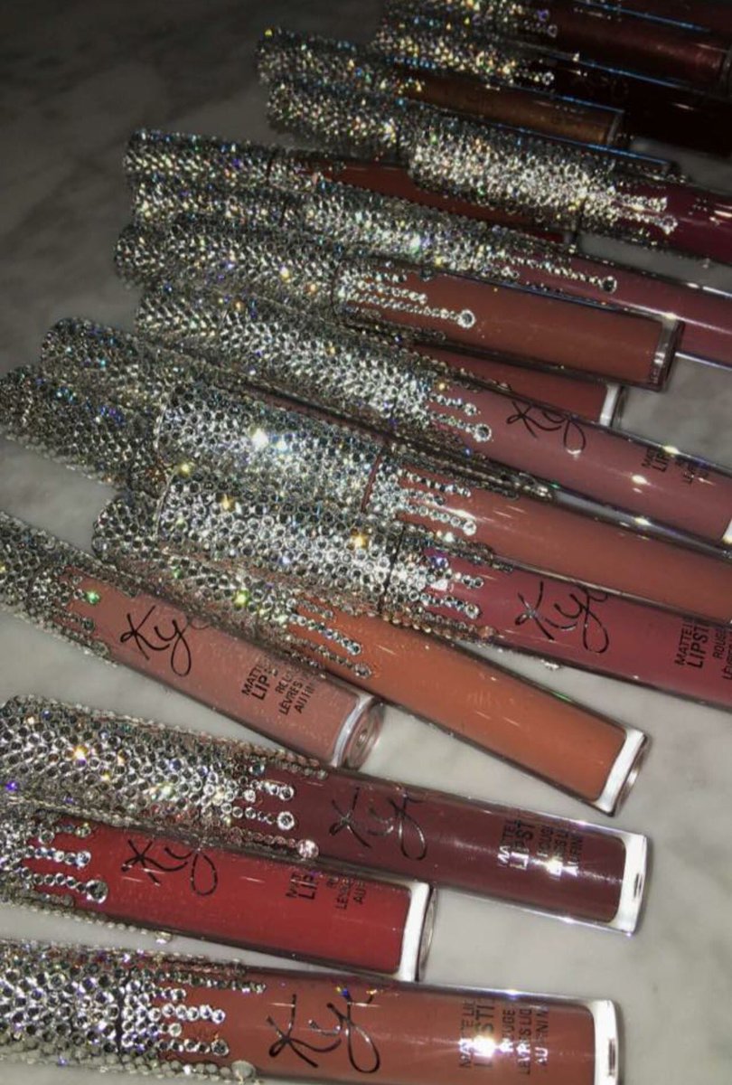 all I want from Xmas🎄😍 are these amazing #lipkits #glosses from our modern day sex pistols #KylieJenner #line