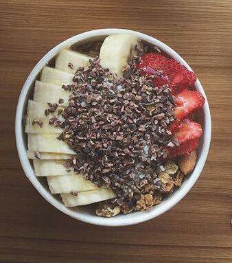 5LoavesCafe's tweet photo. It's a good morning for a fresh #Acaibowl at our Juice Bar, no? Get your pre-holiday AM workout in & eat #healthy #Charleston! #ChasSC https://t.co/Q1WPlNeaCJ